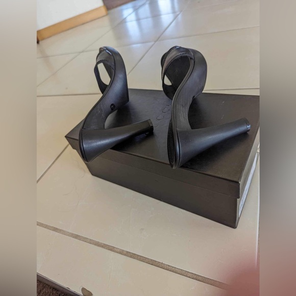 Gucci Logo high heel strapless sandals black leather size 8 - Picture 12 of 13